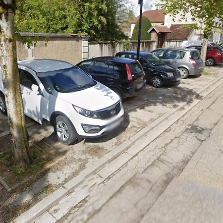 Maison De Ville Avec Parking Gratuit Chablis Exterior foto